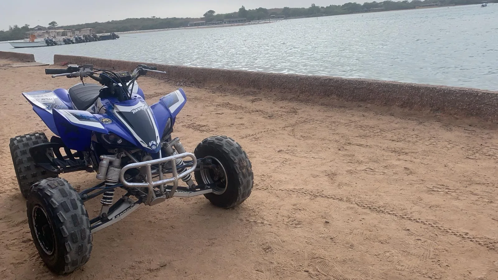 Quad au bord de la lagune de Somone